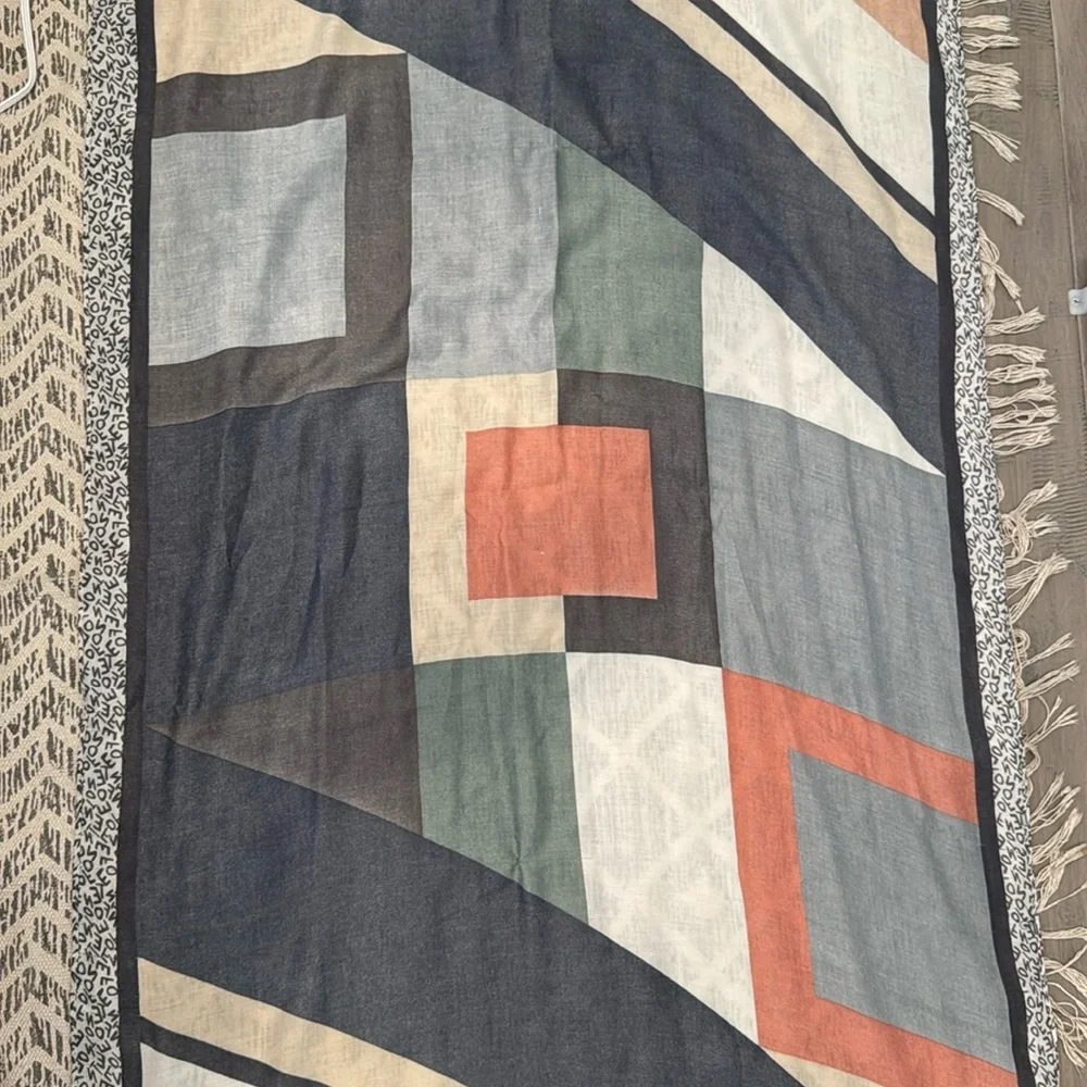 Shawl - Picture 1 of 2